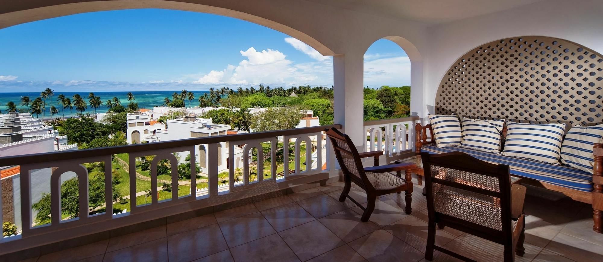 Lantana Galu Beach Диани-Бич Экстерьер фото